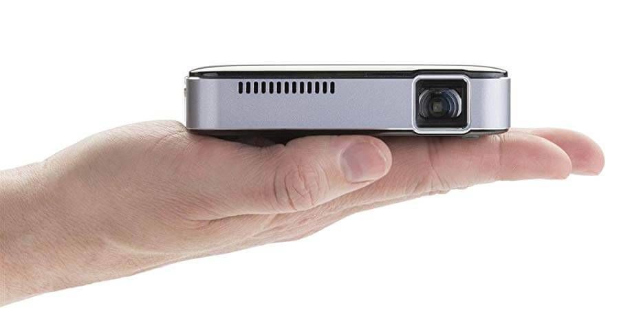Best products to sell at Christmas 2019 - Mini projectors